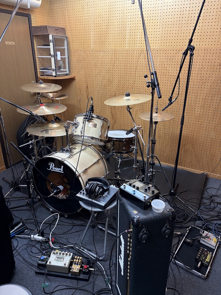 レコーディングスタジオのセッティング風景